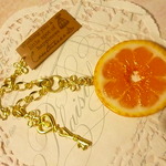 *再々販*スライスオレンジと鍵のバッグチャーム*花*12cm*