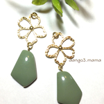 300円☆変形グリーン☆花パーツピアス/イヤリング
