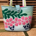 流れるプルメリアのハワイアンキルトバッグ