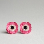 ピンクのアネモネの花のイヤリング