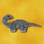 ブロントサウルスのブローチ