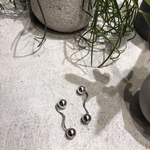 シルバーうねうねピアス