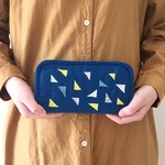 トライアングルの手刺繍財布(青)