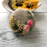 「バラとミモザ」刺繍ブローチ 刺繍ヘアゴム