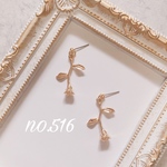 no.516 ゴールド 枝付きローズ ピアス、イヤリング