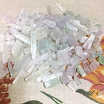淡いライラックピンクのクンツァイトさざれ石  50g