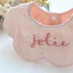 ドットミニヨン☆Jolie手刺繍メッセージのつけ襟リバーシブル花びらスタイ
