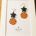 ハロウィンにピッタリ！星とドットドットピアス