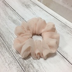 シフォン生地で作ったシュシュ（ピンクベージュ）