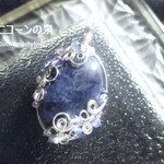 サファイアペンダント（ワイヤージュエリー☆ワイヤーアクセサリー☆ワイヤーラッピング天然石ネックレス）