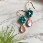 ピンクシェルドロップとターコイズ粒のピアス
