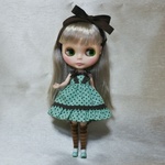 チョコミントワンピース　ブライス　リカちゃんに　２２ｃｍドール服