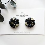 大人ブラックのお花ピアス/イヤリング