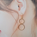 二つのリングピアス