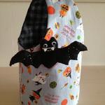 《sale♪》コウモリのブローチ付きハロウィンバッグ
