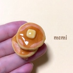 ふわふわ2段重ねのハチミツホットケーキ