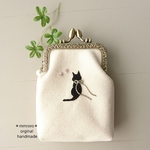 リボン猫の刺繍 がま口ポーチ   コットンパール付き♪       
