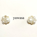 ホワイトパールのシンプルビジューピアス