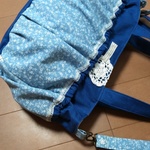 [ご注文品]　大きめ外ポケ付きブルー小花のトートバッグ　