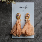 くすみオレンジのシフォンタッセル　ピアス/イヤリング