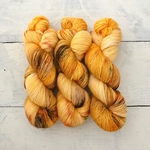 手染め糸 No.69 100% merino 1-ply 〝Minnie〟