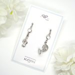 ＜シルバー＞ホルンとト音記号のゆれるピアス/イヤリング