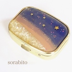 秋の夜空のピルケース