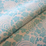 アイボリー・水色 京友禅 青海波に梅模様 小紋 正絹紋意匠緞子 丹後ちりめん【50cm×36cm】仕付け糸付き着物の解き 和布 生地 はぎれ リメイク素材 silk100%