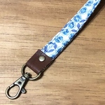 リバティのネックストラップ Sleepingrose×ブルーグリーン
