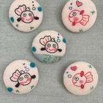 夏のブローチ☆きんぎょさんの刺しゅうがほのぼの☆カバンにちょこんとつけたら、もう、夏気分☆ 