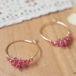 レッドスピネルのフープピアス