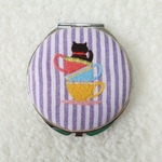 猫とティーカップ　刺繍コンパクトミラー