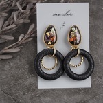 ブラックレザー調フープ　ゴールドフレームカボション　ピアス/イヤリング