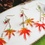 【新作】秋を彩る紅葉 ピアス/イヤリング 〈送料込み〉