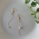 ひねりパーツパールイヤリング／ピアス