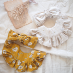 〇マーガレットのふりるスタイ＆ヘアバンドset〇