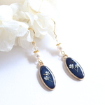 煌びやかな深いネイビー お花ピアス/イヤリング