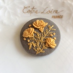刺繍ブローチ