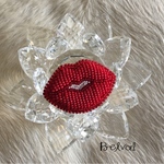 ビーズ刺繍 唇のブローチ-プックリ レッド- lips