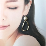 No.60 BIGパール×ゴールド 大ぶり 大人ピアス