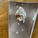 小さなハリネズミお香立て 足跡三角お皿付き 陶器