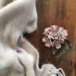 布花コサージュ　アンティークピンクの野ばらの花束 