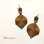 大ぶりキャメルのピアス