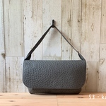 でっ?!ほんの少しお値引きします！オーストリッチの型押し シンプルレザーバック グレー （牛革　一点物）