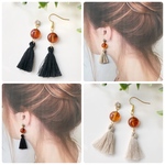 【ピアス/イヤリング/貼るピアス】琥珀ビーズ×タッセル
