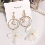 ホワイト紫陽花❁揺れるピアス/イヤリング