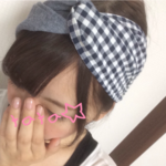 ナチュラルカラーのクロスヘアバンド
