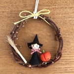 ハロウィンリースまじょこさん（リボンきいろ）