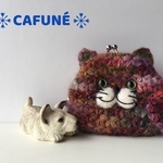 リフ編みで編んだ猫ちゃんがま口ポーチ