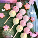 春色🌸おめかし三色団子さん🍡桜、梅のアイシングクッキーチャームキーホルダー🌸